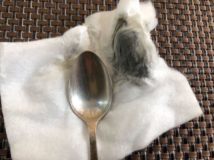 『くすんだスプーン』がピカピカに大復活♡歯磨き粉vs口紅！？シルバーの黒ずみ落とし選手権の結果は…