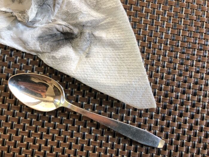 『くすんだスプーン』がピカピカに大復活♡歯磨き粉vs口紅！？シルバーの黒ずみ落とし選手権の結果は…