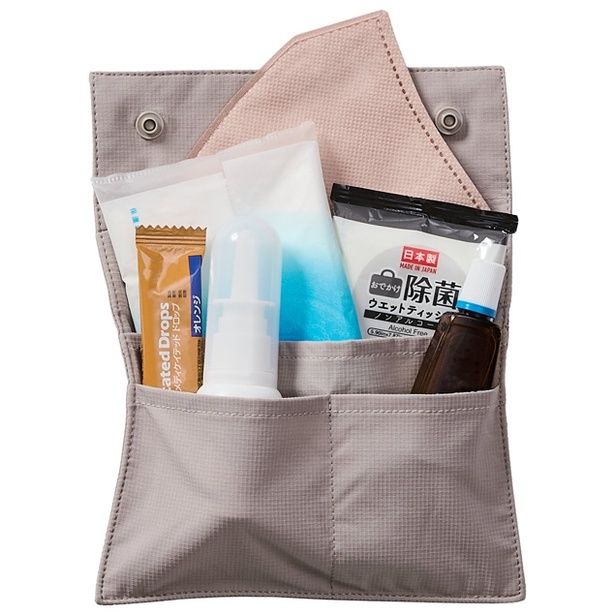 スナップボタンで取り外し可能なポーチも搭載