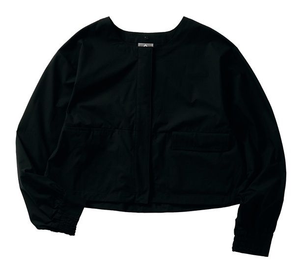 ボックスシルエットで、さまざまな装いに取り入れやすい、「AERO CLUSTER(エアロクラスター)ポケットブルゾン」(1900円)。カラーはブラックほか全3色