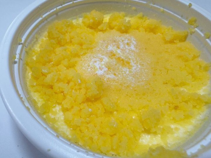 コクのあるチーズカスタードとふんわりチーズムースが織りなす“ふわとろ”な層は、贅沢に厚みを増してパワーアップ