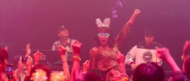 画面からパワー炸裂！ ©2024 LOTTE ENTERTAINMENT, SOLAIRE PARTNERS LLC, SHOTCAKE Corp.,MOVIEROCK Inc., All Rights Reserved.