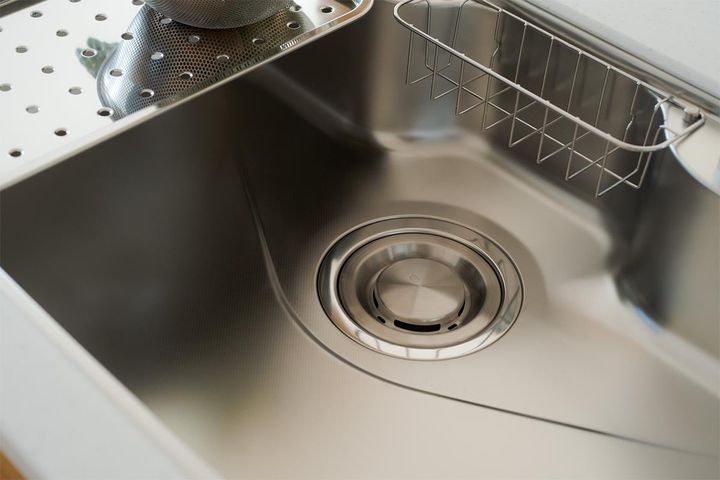 ついやりがち……台所に流すとNGなものとは？