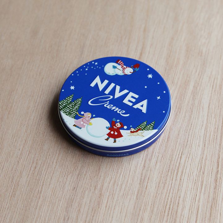 〈ニベア〉の青缶