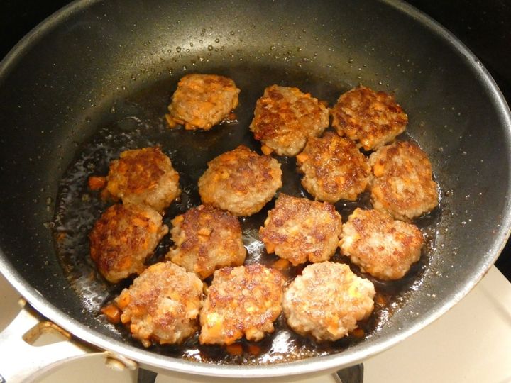 ごはんがモリモリ食べられる！「人参たっぷりつくね」