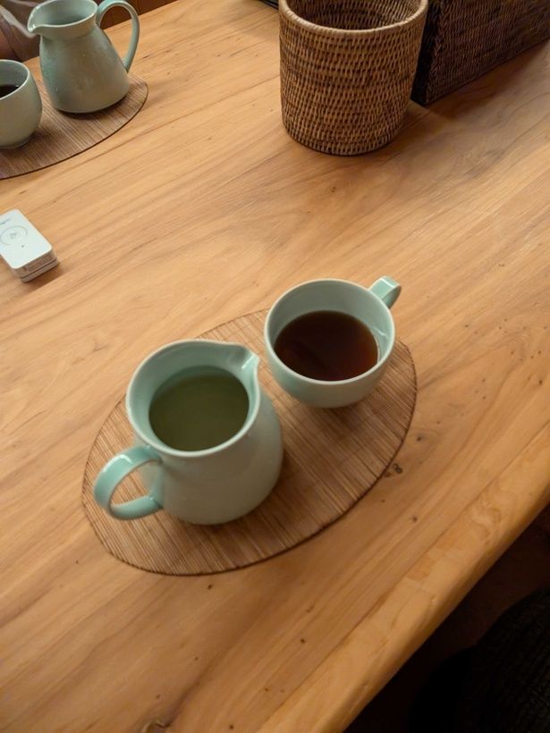 よもぎ茶とお茶を飲みながらよもぎ蒸しでじんわりと汗を流す時間。内側から巡りを整えながらやさしく潤いを補って