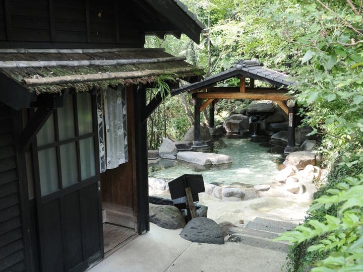 All About ニュース編集部が全国250人を対象に実施した「温泉に関するアンケート」の調査結果から、名湯百選の中で、好き＆行ってみたい「熊本県の温泉」ランキングを発表！ 2位「菊池温泉」を抑えた1位は？