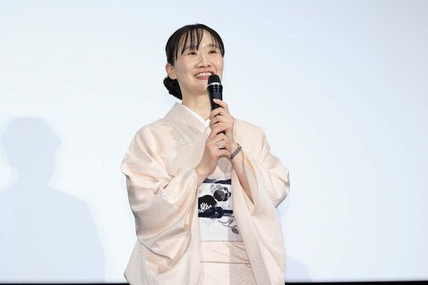 原作者の永井紗耶子 [c]2026「木挽町のあだ討ち」製作委員会 [c]2023 永井紗耶子／新潮社
