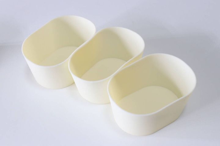 セリアの洗いやすいシリコンおかずカップ 小3個入のビジュアル
