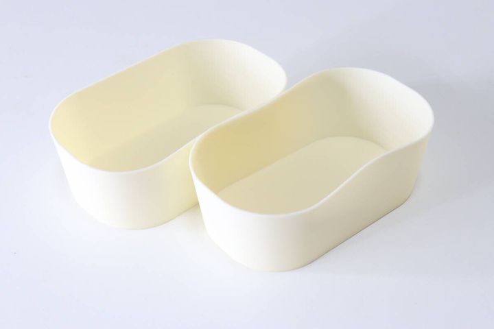 セリアの洗いやすいシリコンおかずカップ 大2個入のビジュアル