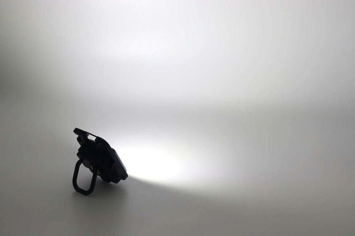 ダイソー 充電式COBライト ブルー 光量