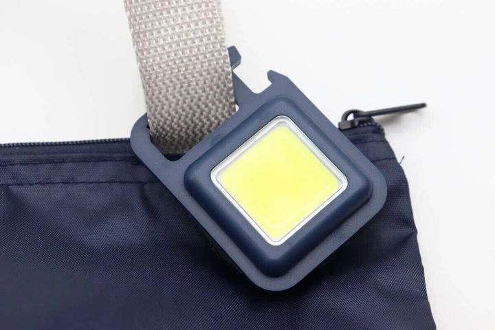 ダイソー 充電式COBライト ブルー