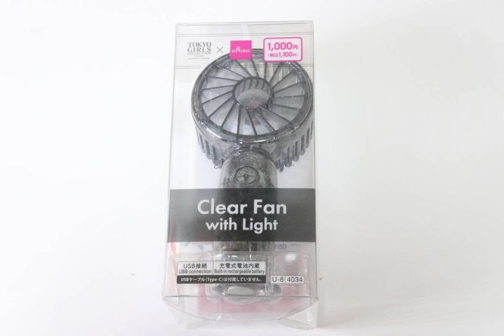 ダイソーのクリア扇風機（ライト付き、ラメ）のパッケージ