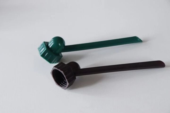 ダイソー ペットボトル用水差しキャップ