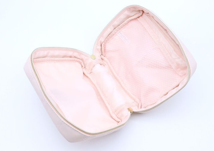 宝島社ムック付録のMaison de FLEUR×HELLO KITTY いちご宝物ケースBOOK PINK3