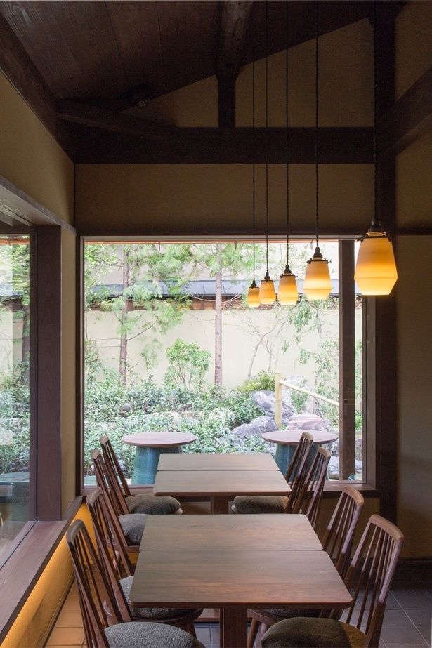 開放的な店内でお茶を味わえば、心の底から安らげそう