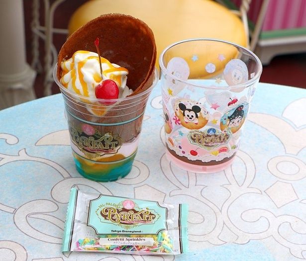 「パルパルーザ・パルフェ」は、“自分だけの組み合わせ”を楽しめるスペシャルなスイーツ。ヴァネロペがデザインされた「スーベニアカップ」(対象メニューに+1000円)もかわいい！