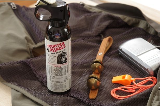 クマスプレーを持つだけで安心せず、緊急時に備えて操作に慣れておくことが重要だ ※画像はイメージです (C)66BIRTH