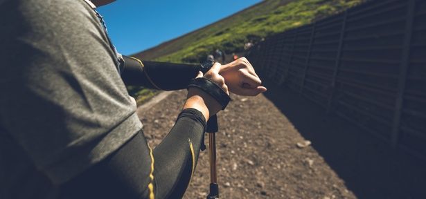 山へのレジャーでは時間管理に注意を ※画像はイメージです (C)Graphs