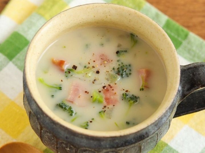 ベーコンとブロッコリーの豆乳スープ