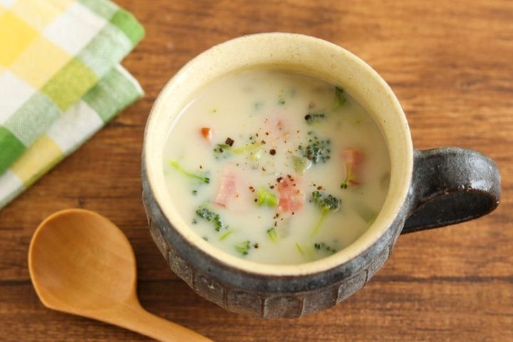 ベーコンとブロッコリーの豆乳スープ