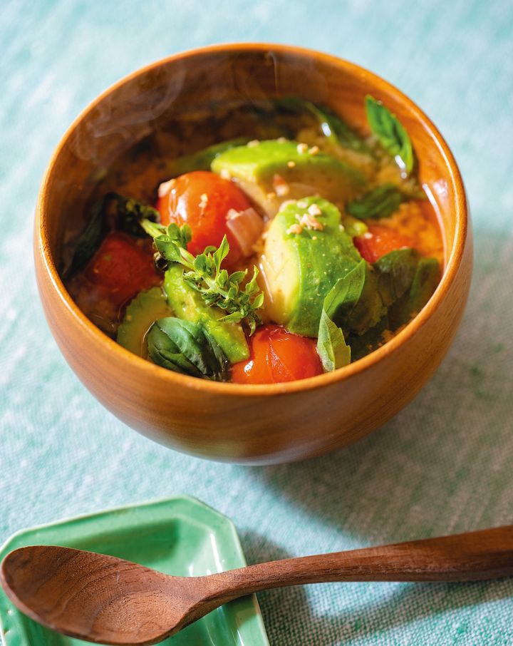 アボカドとミニトマトのみそ汁