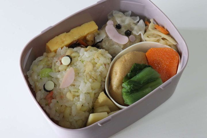 セリアのラウンドランチボックススクエア 470mlの使用例