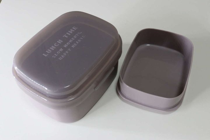 セリアの2通りの使い方があるラウンドランチボックススクエア 470ml