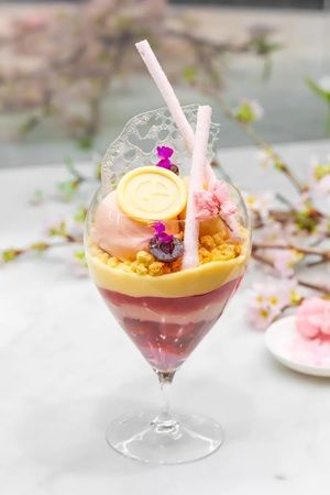 【東京都港区】「アルマーニ / カフェ 表参道」に「桜 カモミール フロマージュのパフェ」が登場
