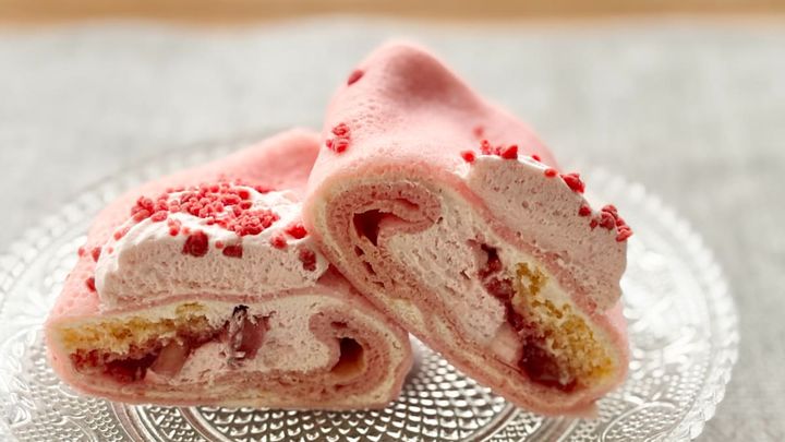 いちごダイスが贅沢！【ローソン】に人気ケーキの味がするコラボクレープ