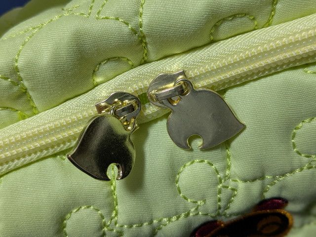 あつまれどうぶつの森 大容量ポーチ たぬきちシルエットチャーム