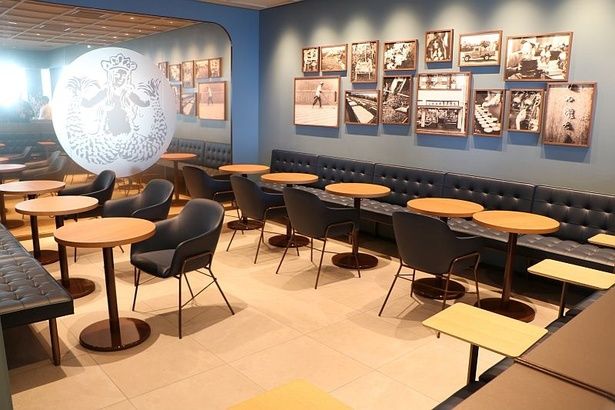 ゆっくりカフェ体験ができる奥のラウンジ席