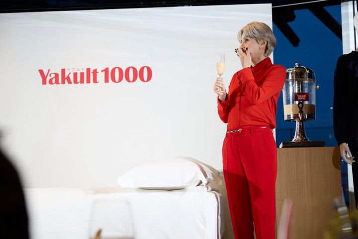 ホラン 千秋さんと「Yakult1000」sparklingで乾杯からイベントスタート！
