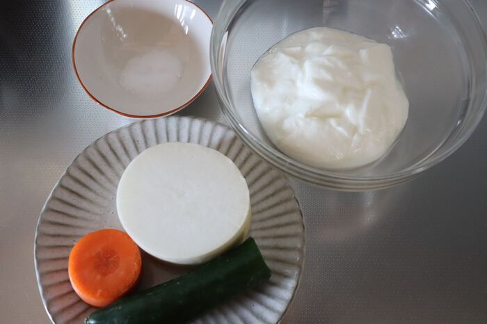 いつものヨーグルトに『塩』を入れてみて！甘くない食べ方がめちゃウマでした♡〈塩ヨーグルト漬け〉にチャレンジ