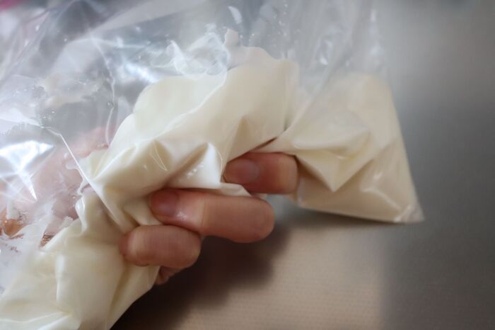 いつものヨーグルトに『塩』を入れてみて！甘くない食べ方がめちゃウマでした♡〈塩ヨーグルト漬け〉にチャレンジ