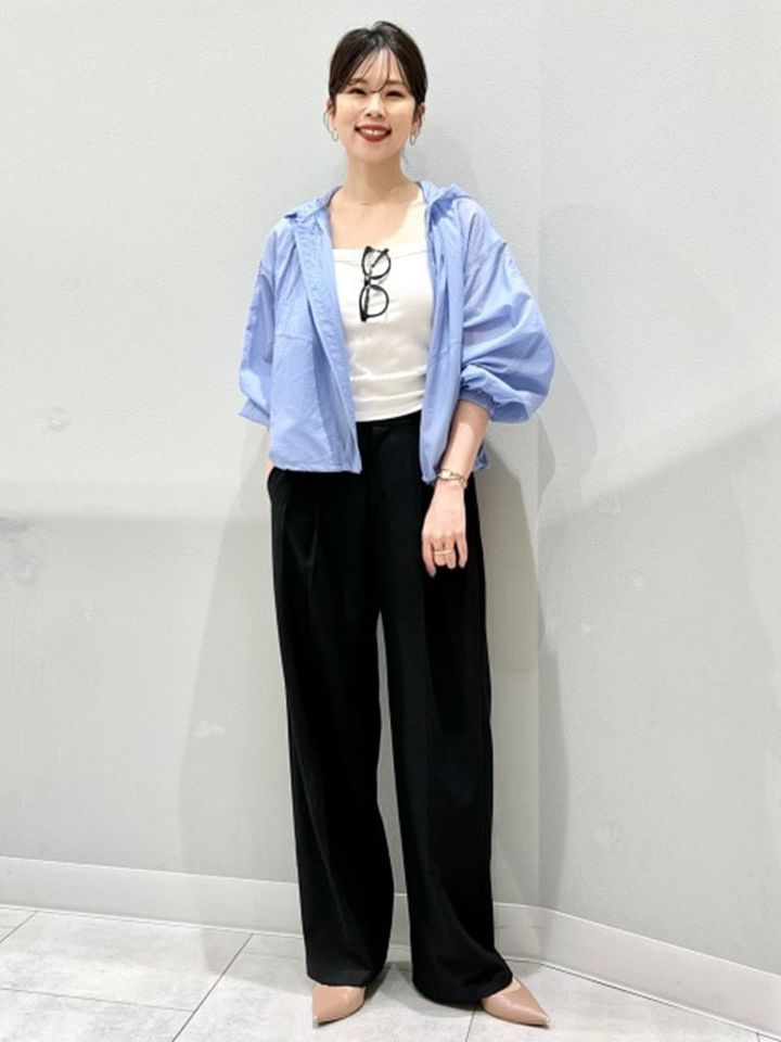 肌寒いときの羽織りとしても便利です 出典：StyleHint