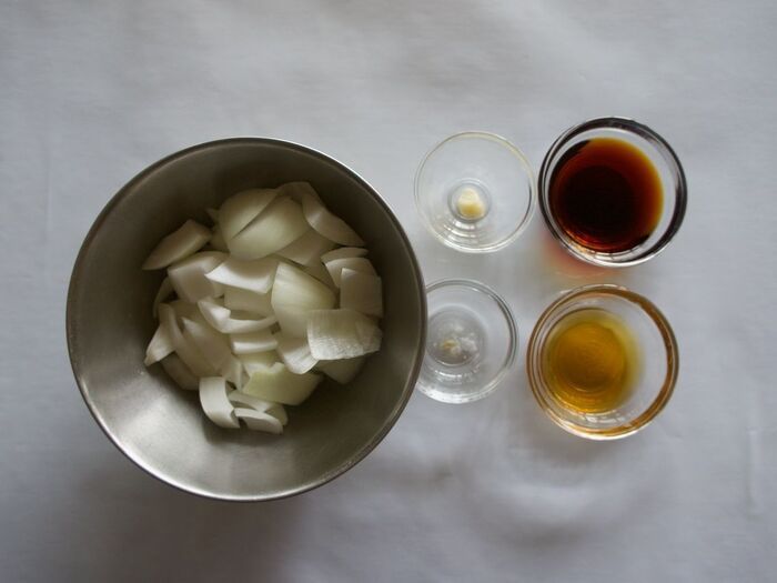 たまねぎをすりおろす