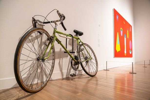 エリザベス・ライト『B.S.A社製のレーサータイプ自転車「ツアー・オブ・ブリテン」を135％のサイズに拡大したもの』1996-97年