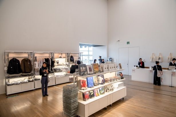 展覧会の最後は、ミュージアムショップでグッズを探そう