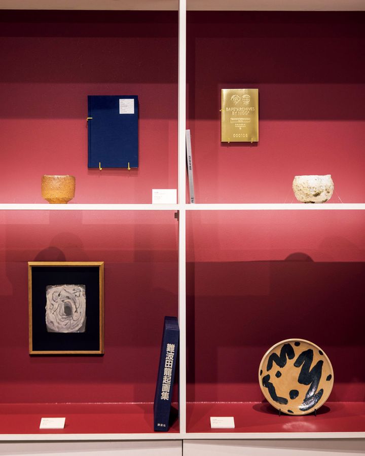 右上から時計回りに、ファッションデザイナーのNIGO®、洋画家の山口長男、難波田龍起、現代美術作家の杉本博司の作品