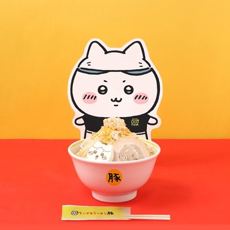 【東京都・愛知県・大阪府・広島県】「ちいかわラーメン 豚」の新メニュー“油そば”が期間限定で登場！ノベルティも用意
