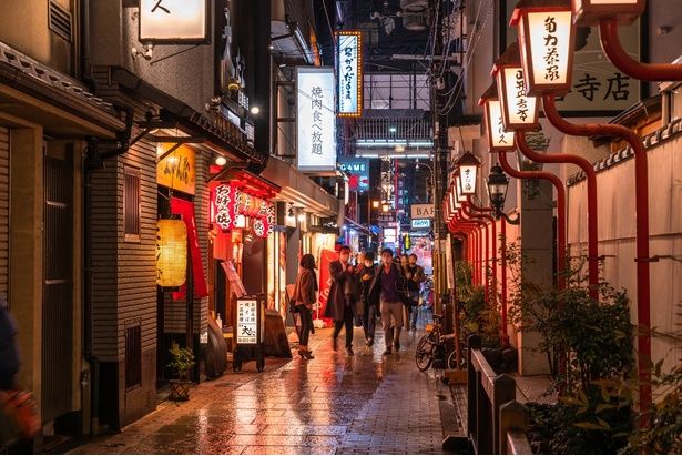 昭和歌謡『月の法善寺横町』も有名だ 画像提供：まちゃー / PIXTA(ピクスタ)