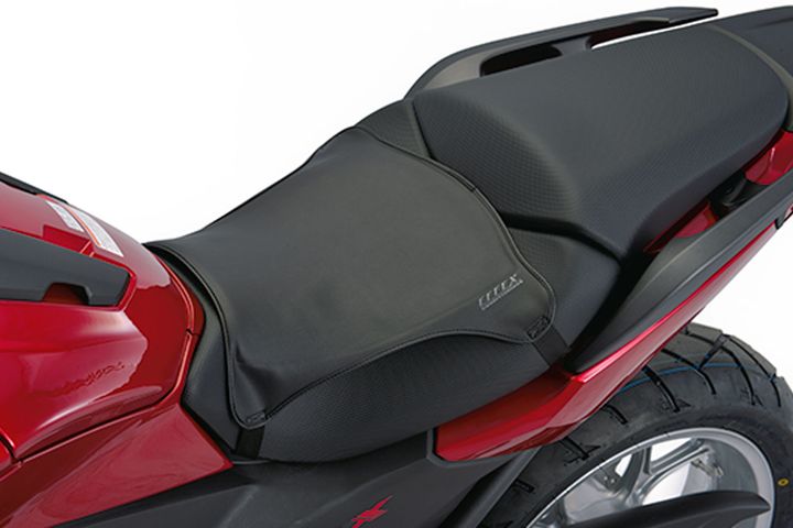 半クラが劇的に楽になる！テコの原理を活かしたレバー操作とフィット感を高めるコツ｜ツーリング上達のための“姿勢”