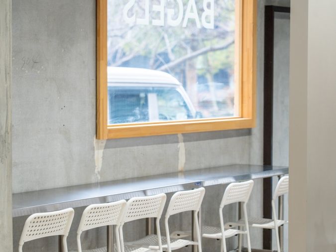 RABBIT BAGELS 六本松店 カウンター席