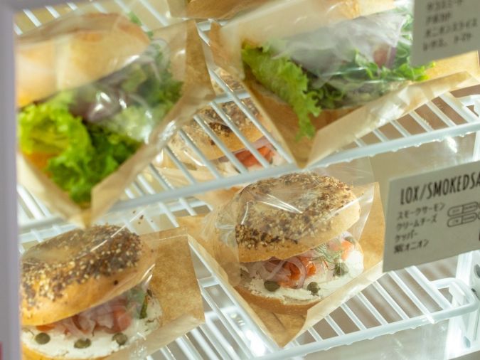 RABBIT BAGELS 六本松店 冷蔵ショーケース