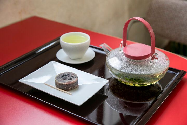 歴史建築のレトロなシャンデリアの下で過ごす横浜のカフェ時間「CRAFT. 」