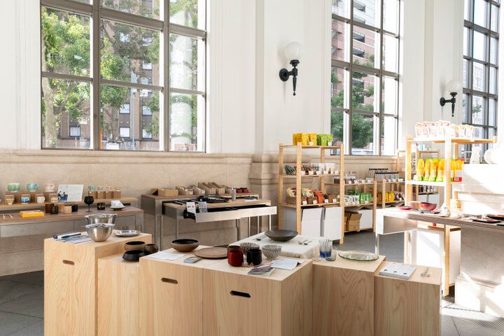 歴史建築のレトロなシャンデリアの下で過ごす横浜のカフェ時間「CRAFT. 」