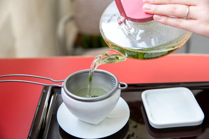 歴史建築のレトロなシャンデリアの下で過ごす横浜のカフェ時間「CRAFT. 」