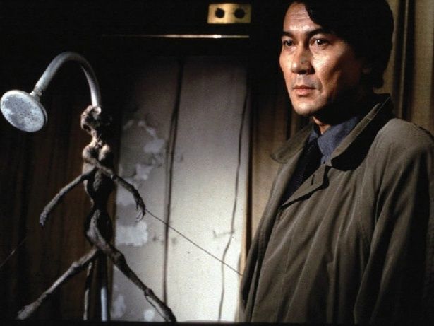 【写真を見る】連続猟奇殺人事件を追う刑事と謎の男…黒沢清監督作の醍醐味が詰まった代表作『CURE』 『CURE』4Kデジタル修復版Blu-ray ¥5,280(税込)発売・販売：KADOKAWA [c]KADOKAWA 1997