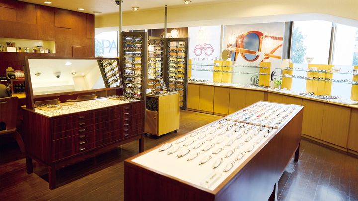 渋谷〈アイウェアメビウス〉店内